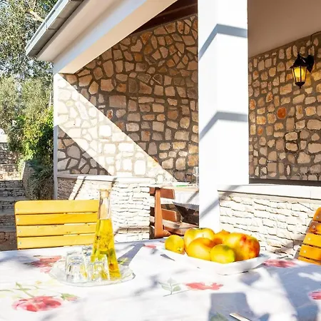 Holiday House By The Sea With Amazing Terrase View - *