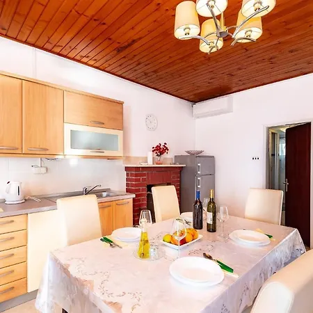 Holiday House By The Sea With Amazing Terrase View - Nyaraló Vela Luka